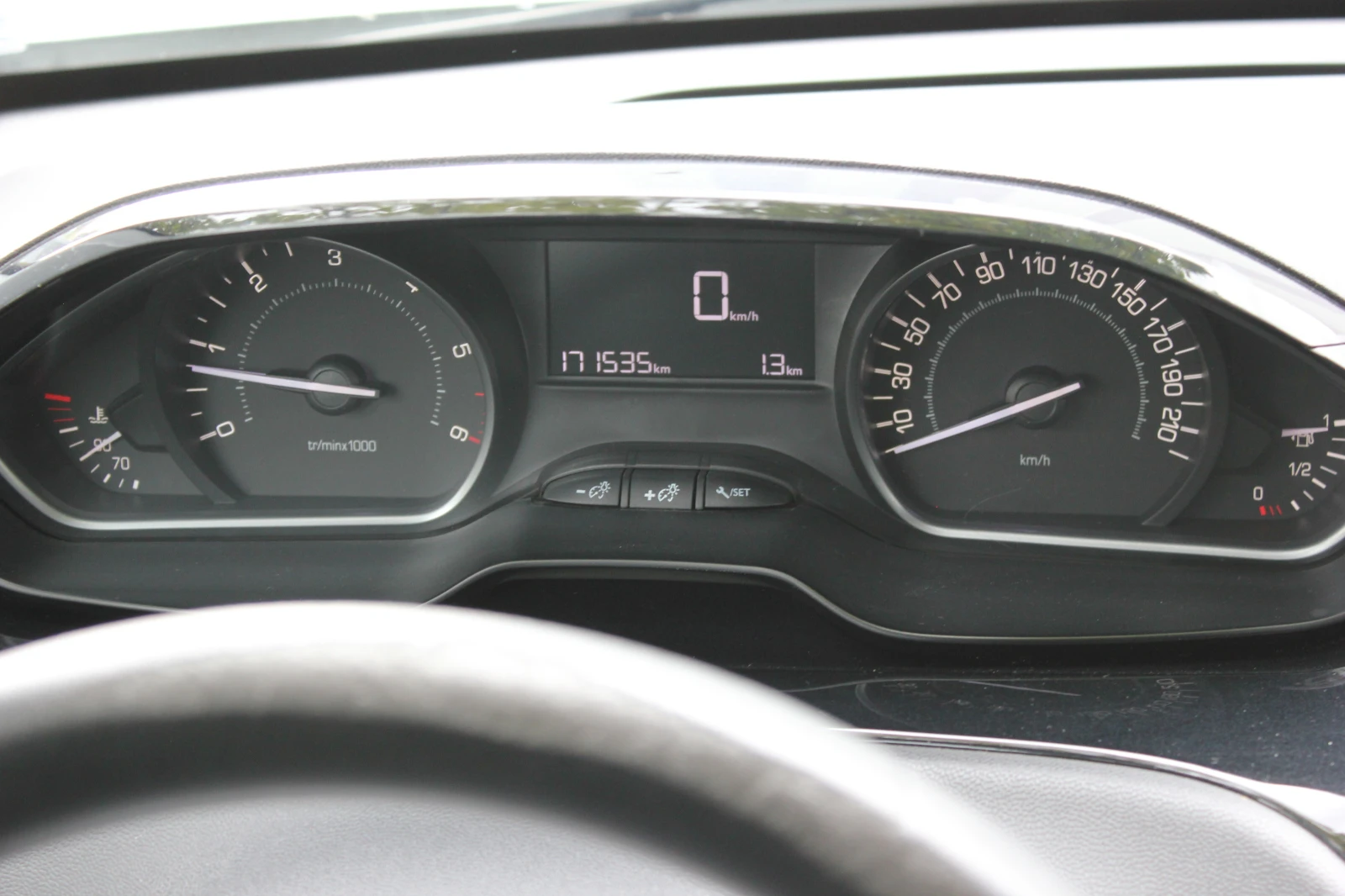 Peugeot 208 1.6 BlueHDI - изображение 7