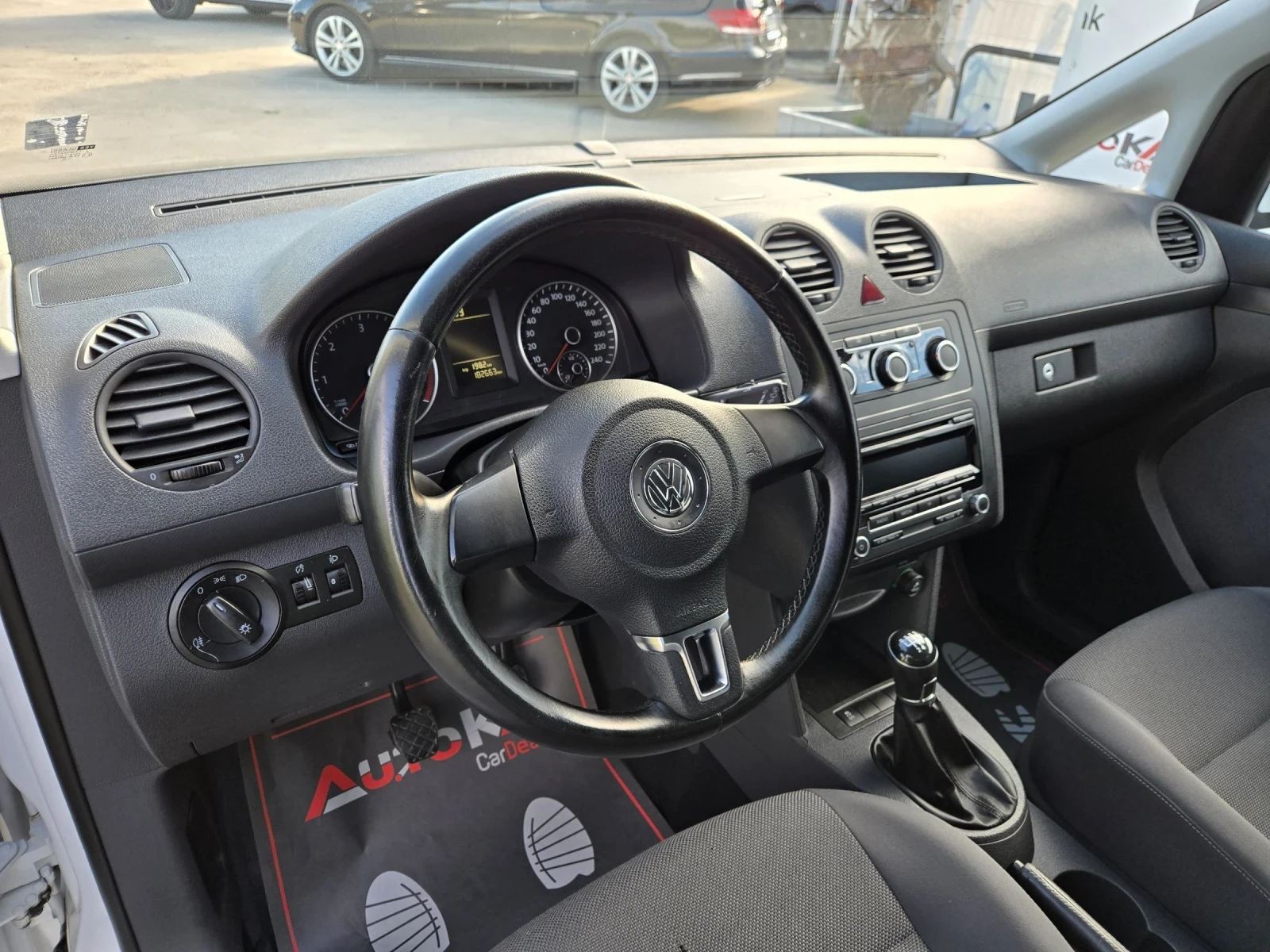 VW Caddy 1.6TDI-102кс= КЛИМАТИК= ПЪТНИЧЕСКИ - изображение 8