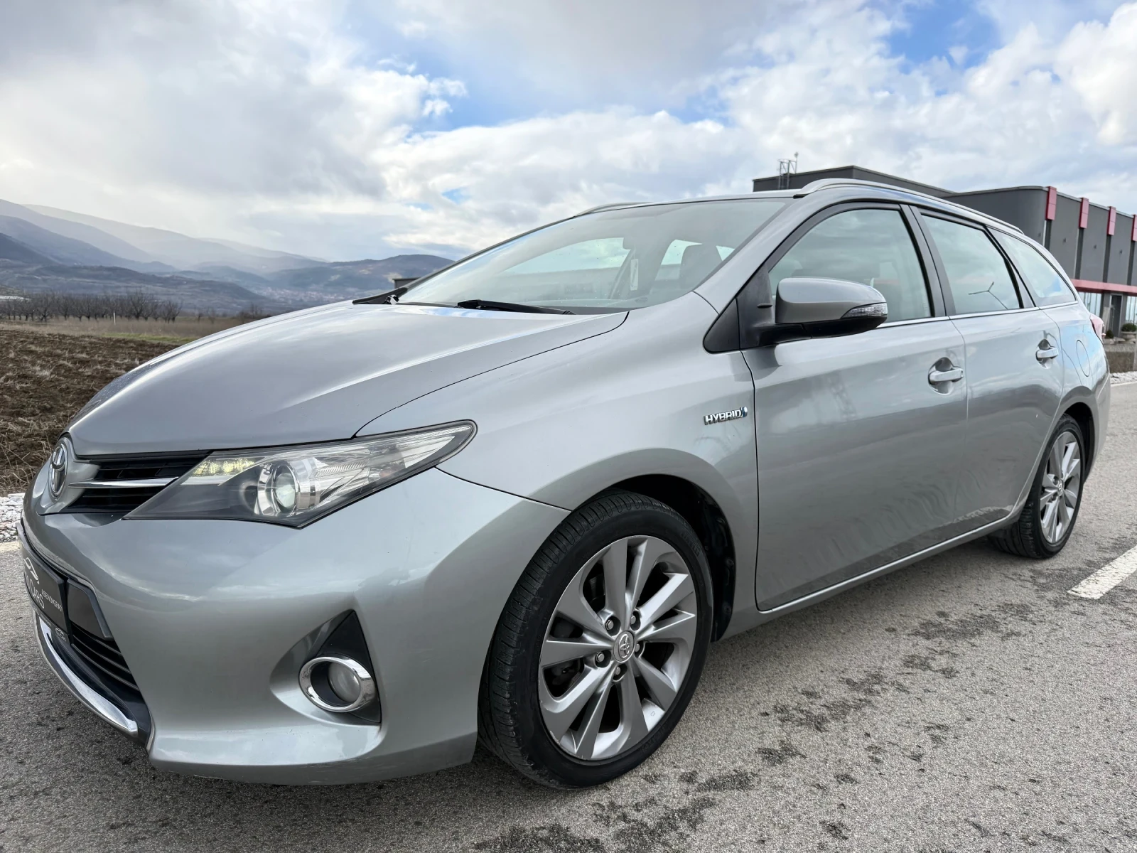 Toyota Auris 1.8 HYBRID / KEYLESS / NAVI / CAMERA / AVTOPILOT - изображение 3
