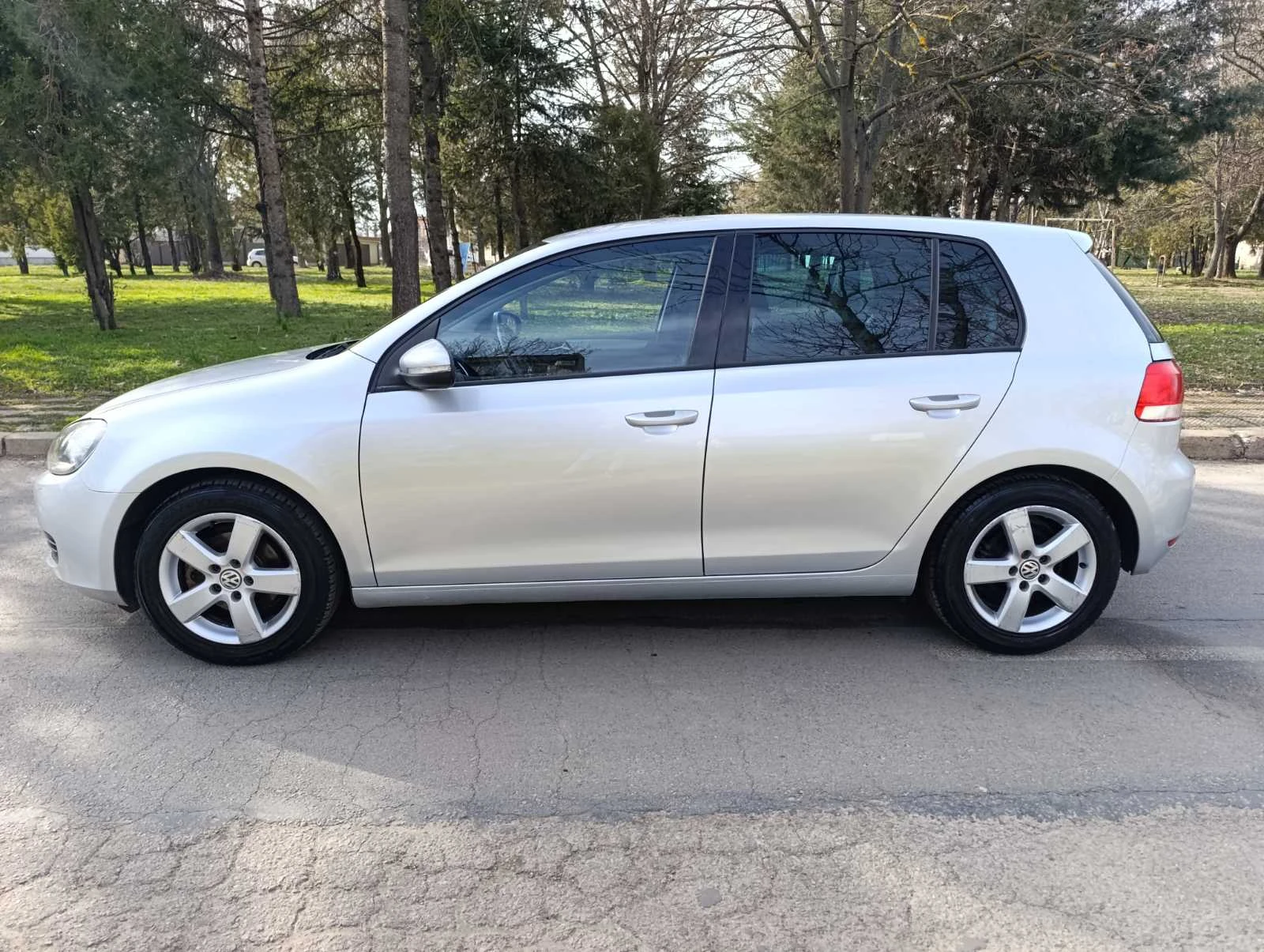 VW Golf 2010г Отлично състояние - изображение 8