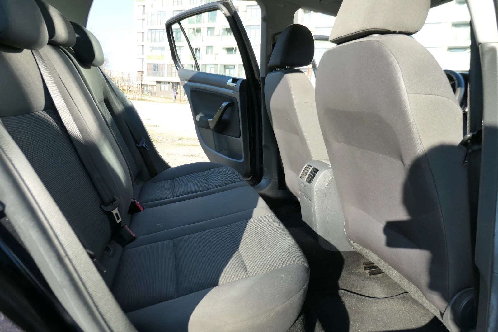 VW Golf 1.9TDI 105кс 6ск GT ИТАЛИЯ, снимка 15 - Автомобили и джипове - 54116231