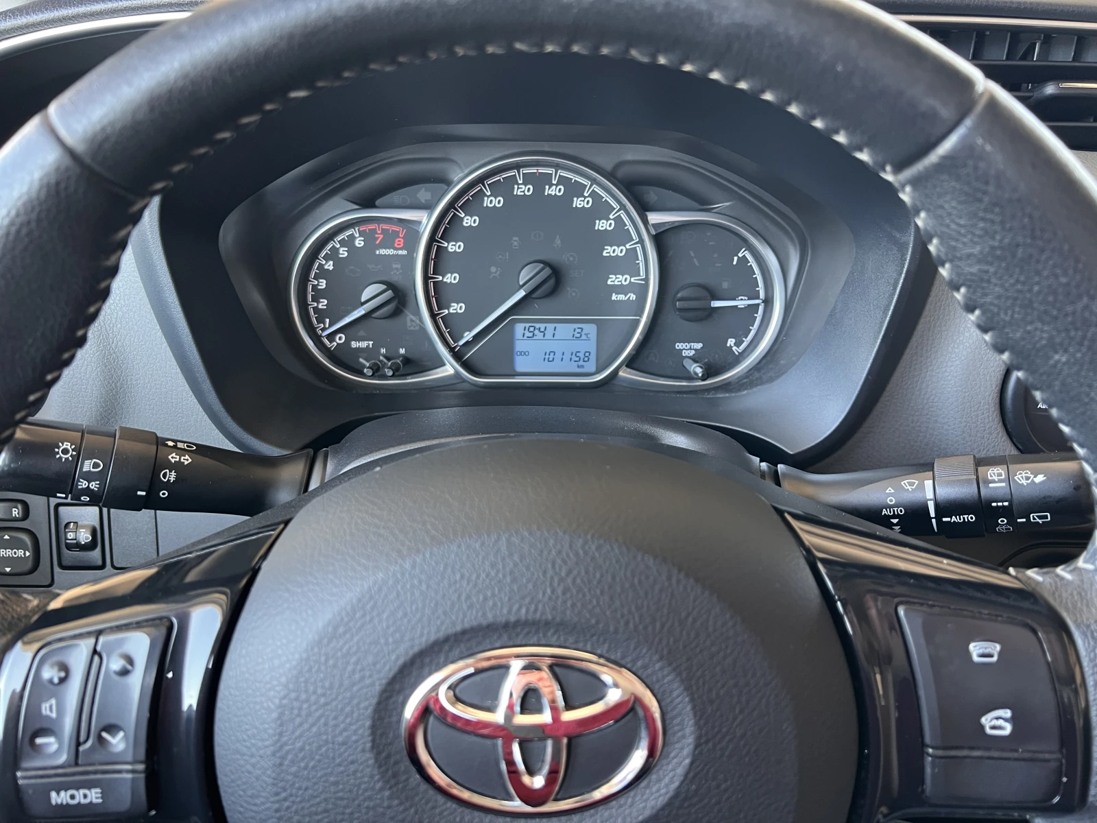 Toyota Yaris ТERRA/1.5 VVT-I/111к.с./6MT, снимка 12 - Автомобили и джипове - 54126844