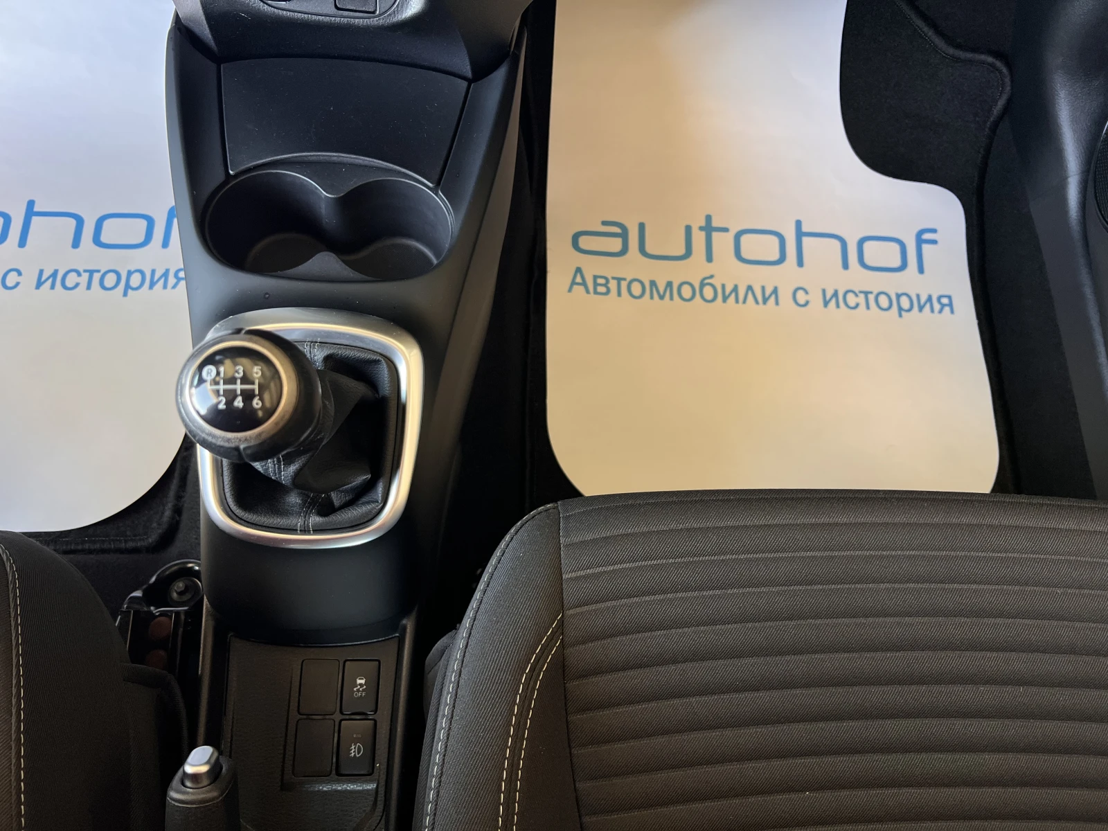 Toyota Yaris ТERRA/1.5 VVT-I/111к.с./6MT, снимка 14 - Автомобили и джипове - 54126844