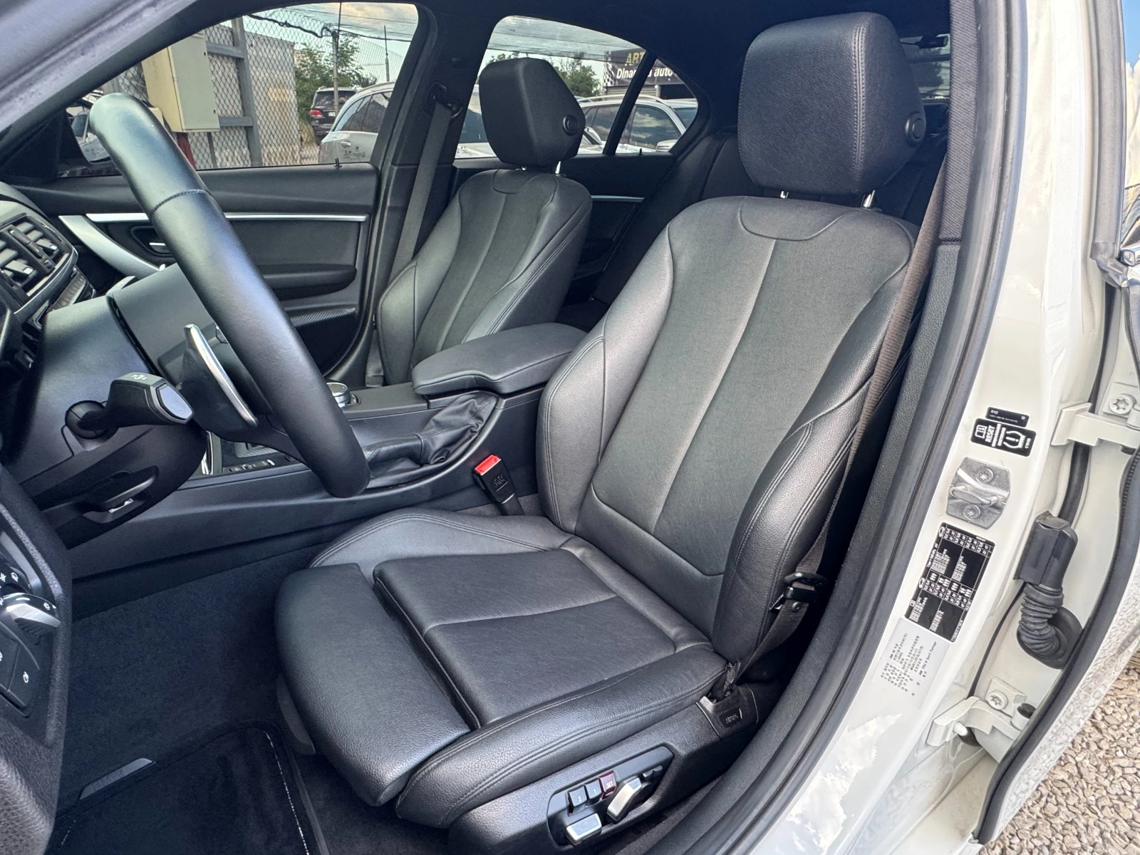BMW 320 d RWD B47 LCI (FaceLift) ! M Pack !, снимка 7 - Автомобили и джипове - 54932096