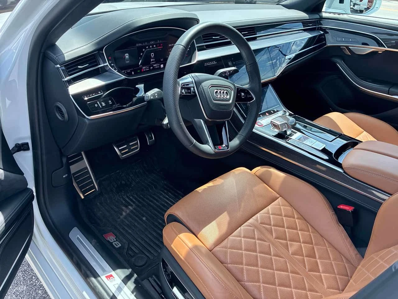 Audi S8 4.0 TFSI/КЛИП/ДИСТРОНИК/360 КАМ/ОБДУХ/ПАНОРАМА, снимка 6 - Автомобили и джипове - 55040491