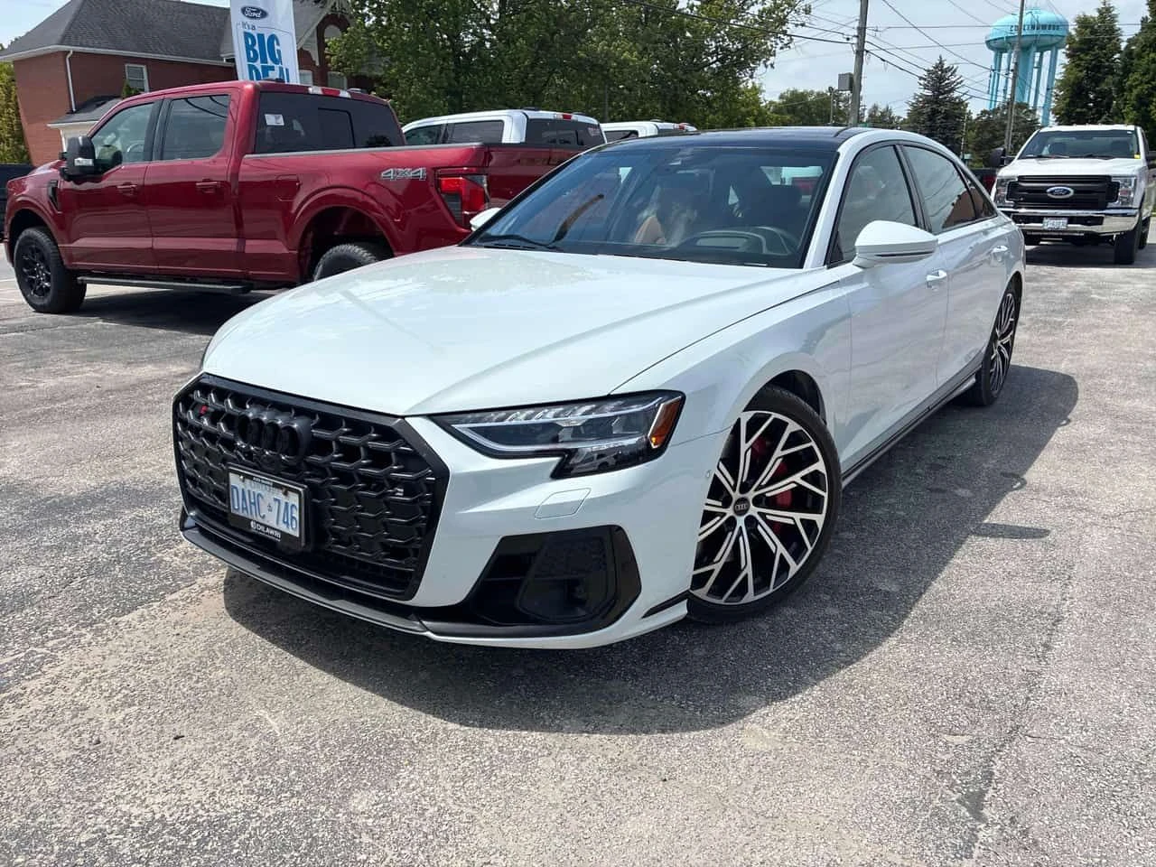 Audi S8 4.0 TFSI/КЛИП/ДИСТРОНИК/360 КАМ/ОБДУХ/ПАНОРАМА