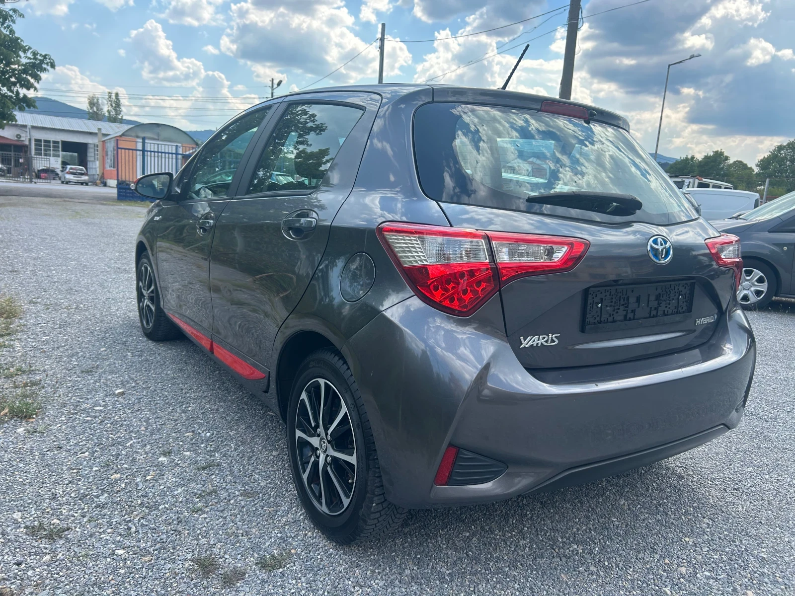 Toyota Yaris 1.5 hybrid , снимка 7 - Автомобили и джипове - 55611744