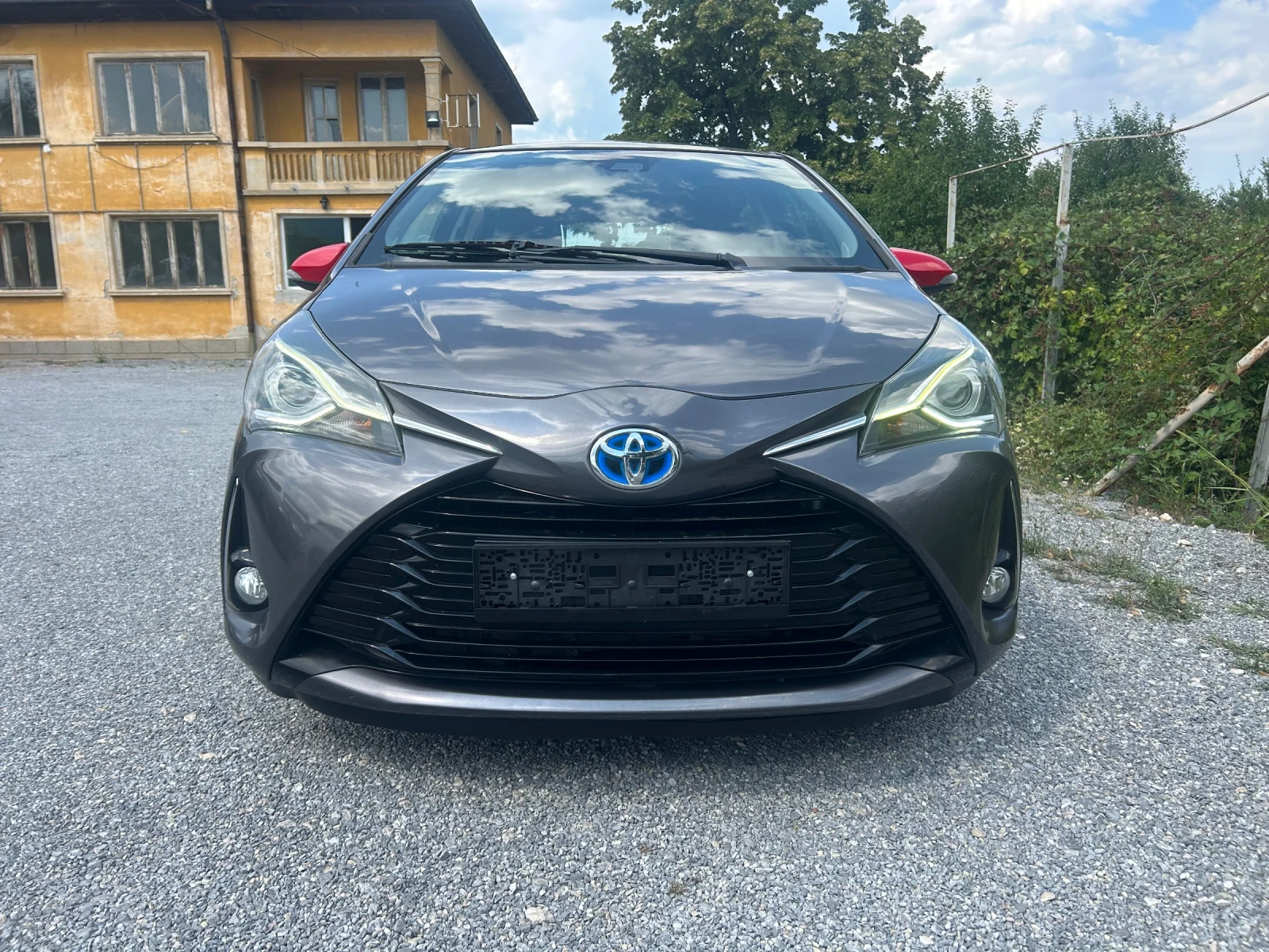 Toyota Yaris 1.5 hybrid , снимка 2 - Автомобили и джипове - 55611744