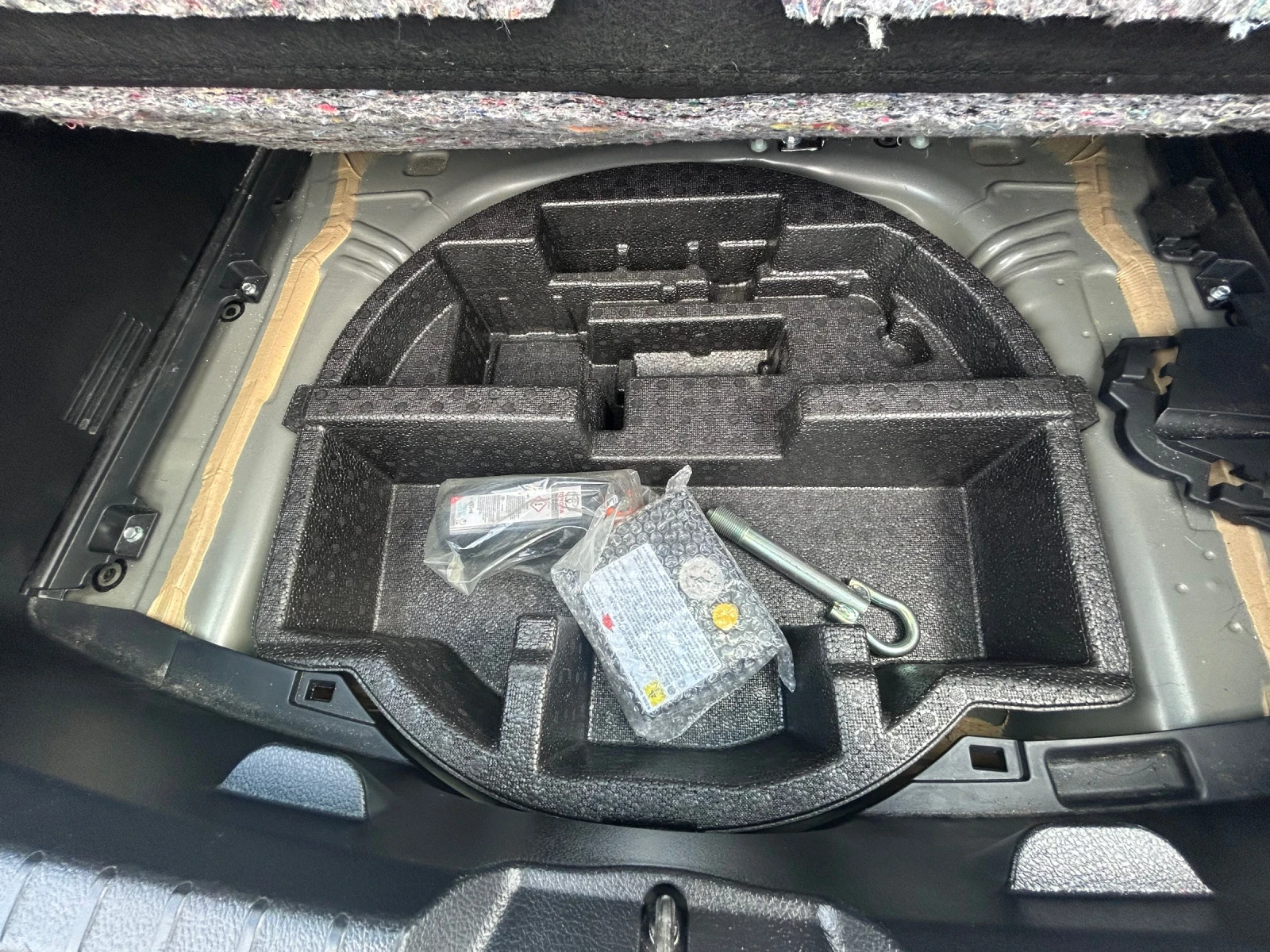 Toyota Yaris 1.5 hybrid , снимка 15 - Автомобили и джипове - 55611744