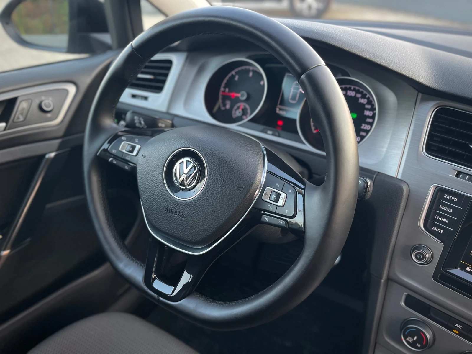 VW Golf TDI Автоматик, снимка 9 - Автомобили и джипове - 55729983