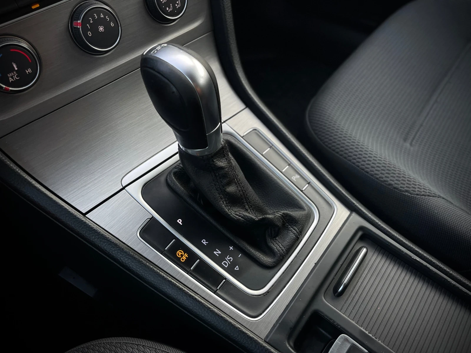 VW Golf TDI Автоматик, снимка 11 - Автомобили и джипове - 55729983