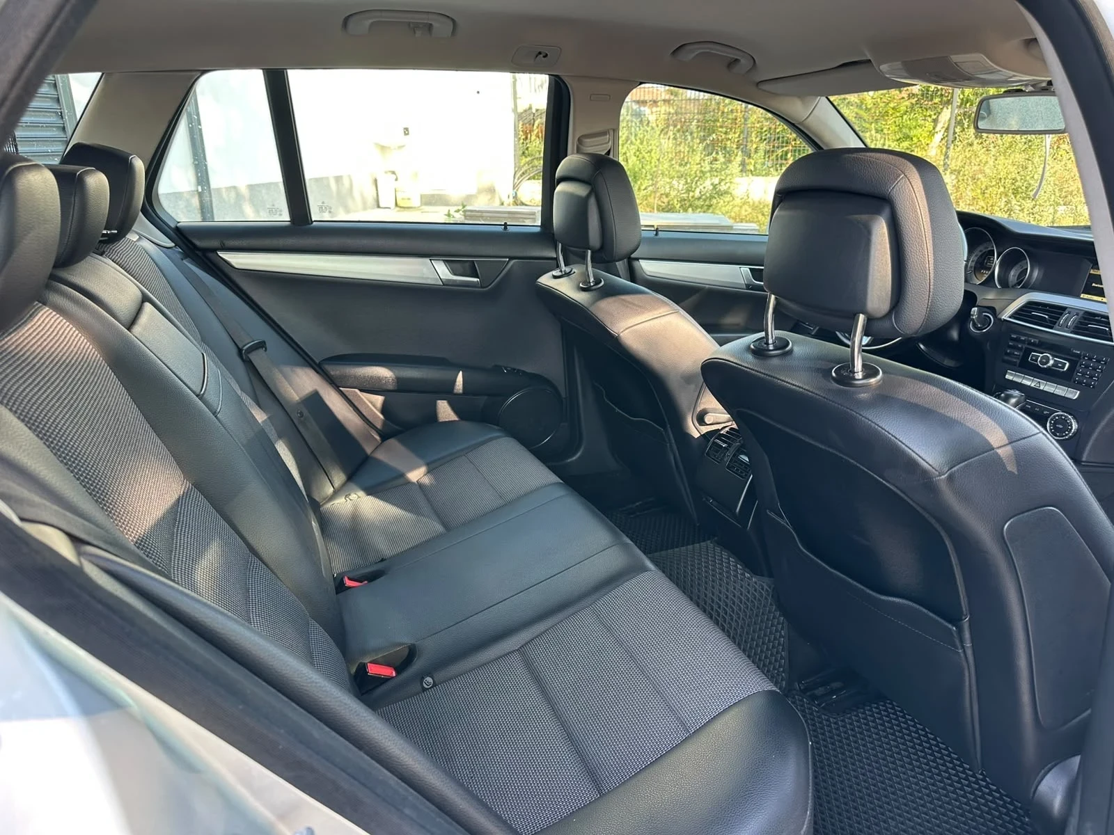 Mercedes-Benz C 220, снимка 9 - Автомобили и джипове - 55826185