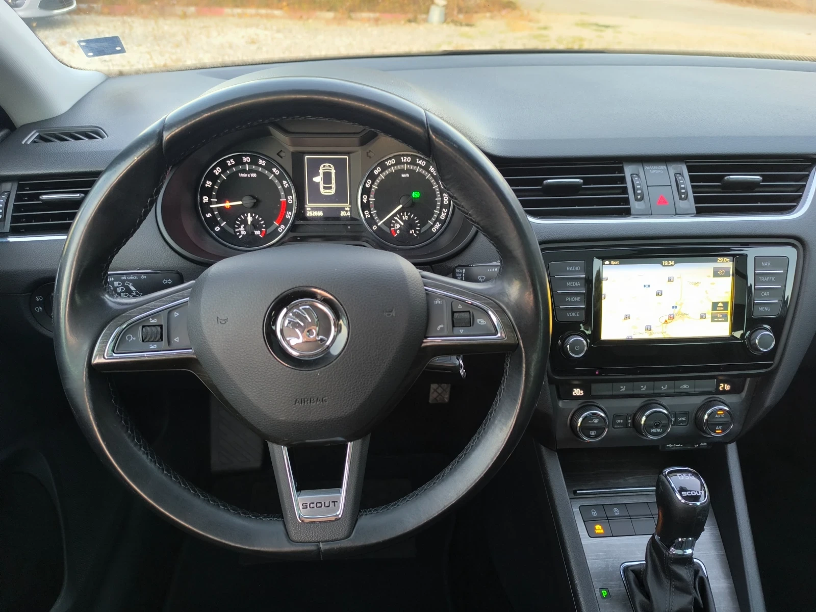 Skoda Octavia 2.0TDI, Scout, 4x4, DSG, снимка 14 - Автомобили и джипове - 56021573