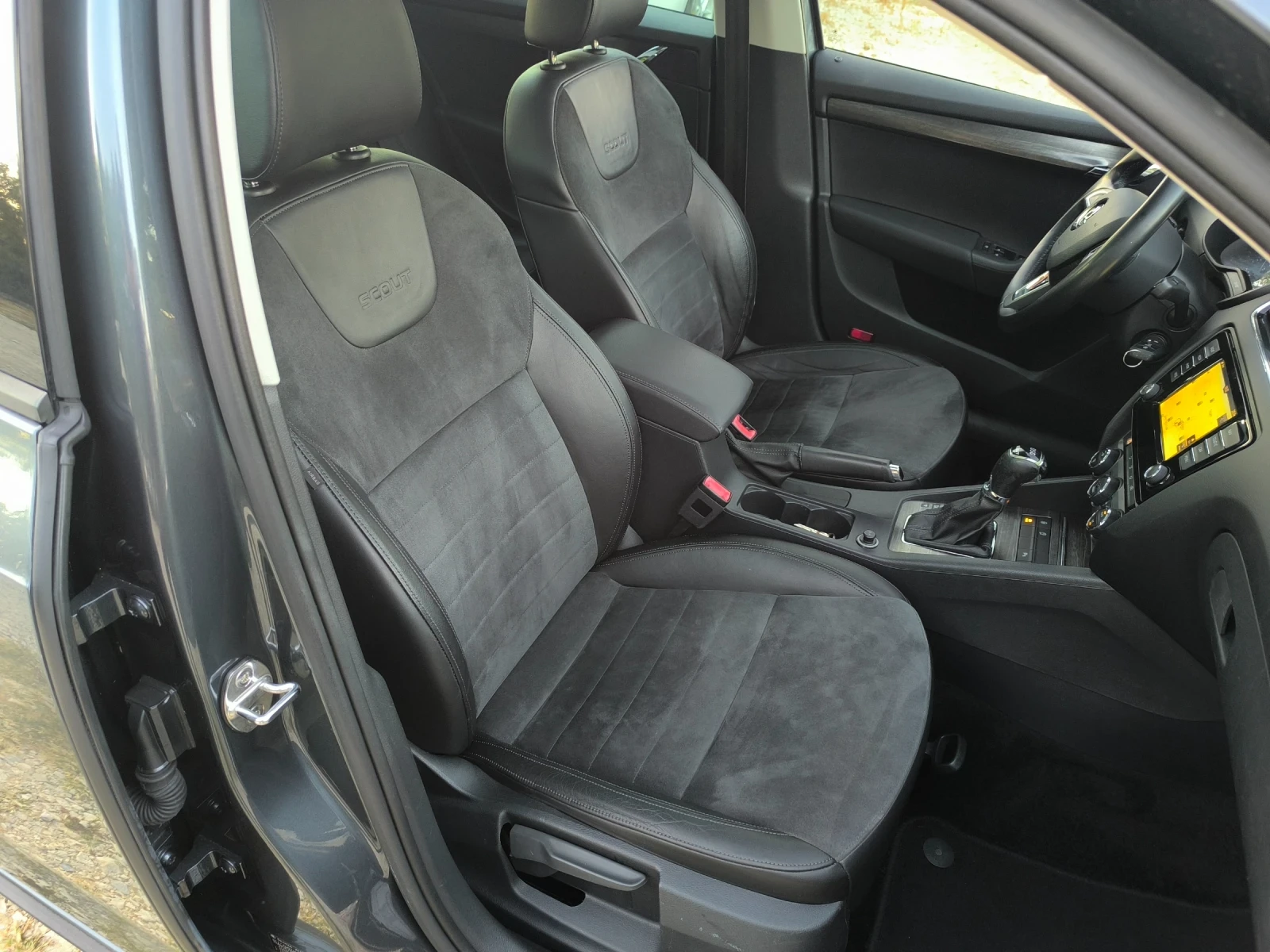 Skoda Octavia 2.0TDI, Scout, 4x4, DSG, снимка 13 - Автомобили и джипове - 56021573
