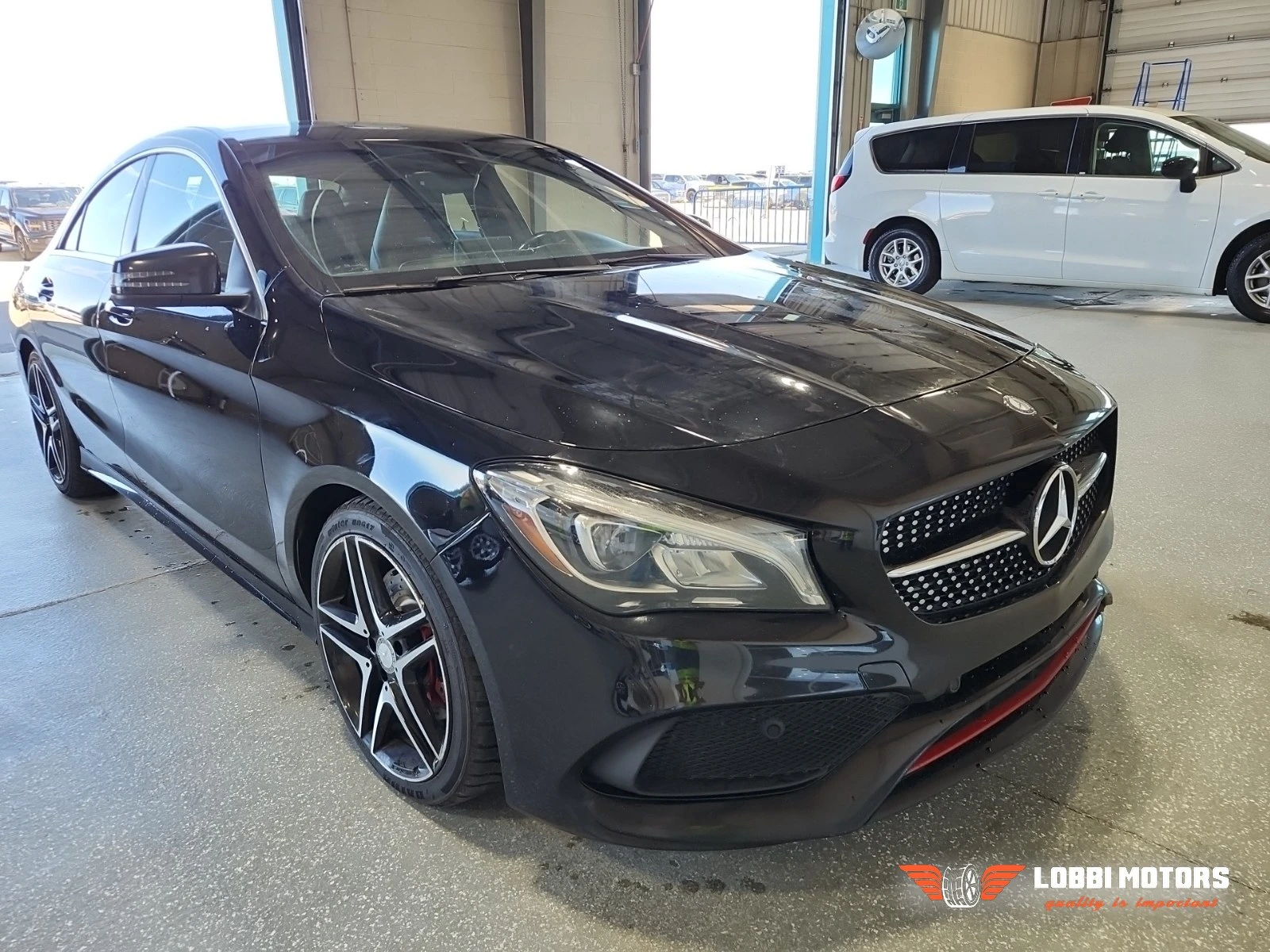 Mercedes-Benz CLA, снимка 2 - Автомобили и джипове - 56129073