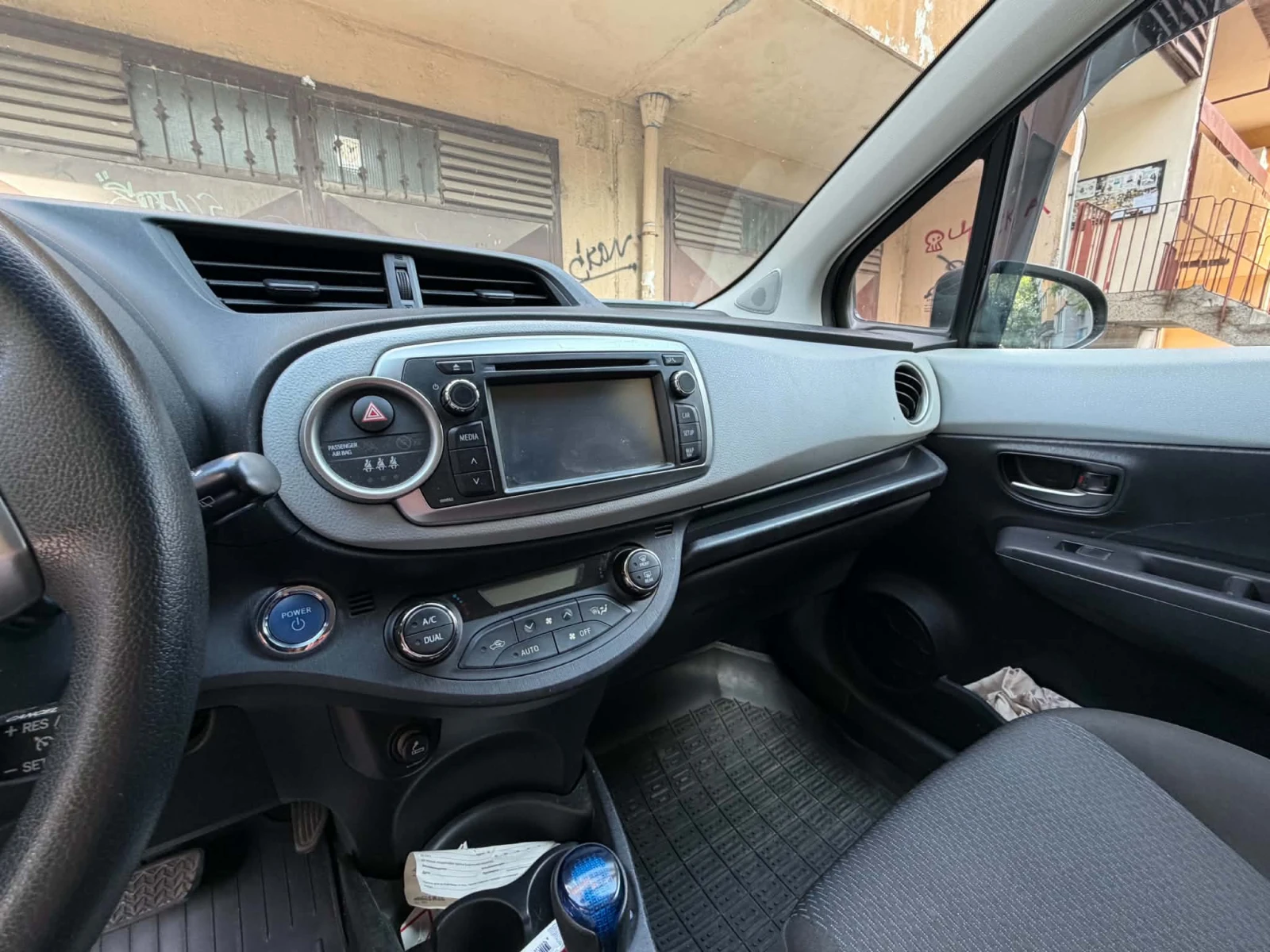 Toyota Yaris 1.5 HYBRID, снимка 7 - Автомобили и джипове - 56140391