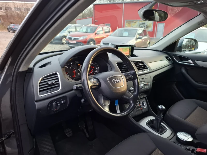 Audi Q3 2.0tdi, снимка 10 - Автомобили и джипове - 48798700