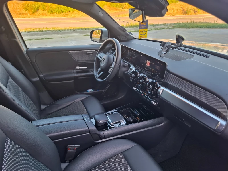 Mercedes-Benz GLB 200d Distronic Гаранционен, снимка 9 - Автомобили и джипове - 51079103