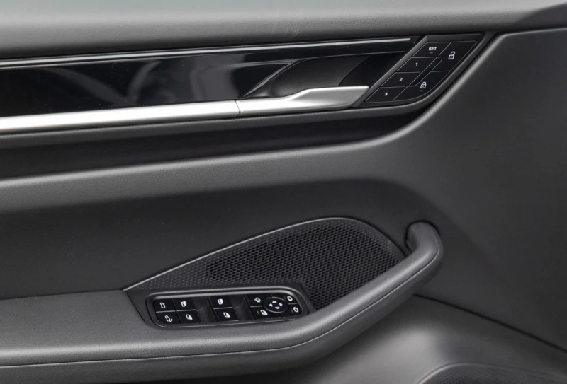 Porsche Macan PANO* BOSE* DISTR* LED* MEMORY* CAM* NAVI* , снимка 6 - Автомобили и джипове - 52130436