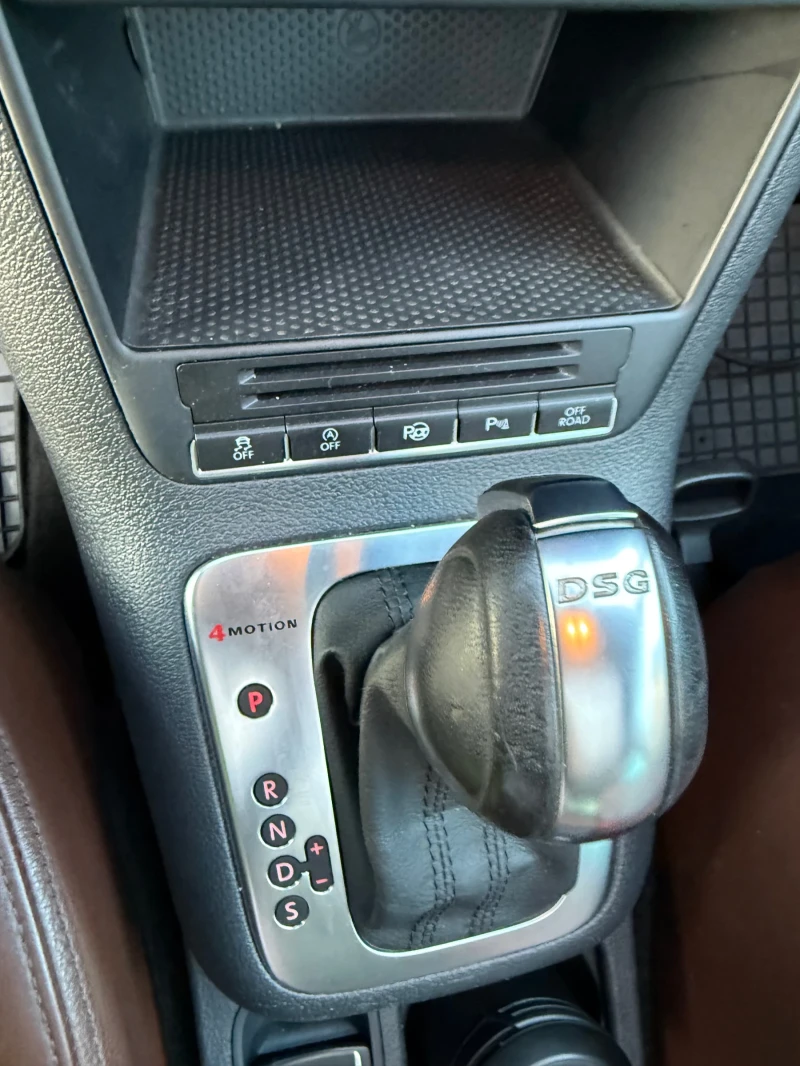 VW Tiguan 2.0, 4х4, Panorama, Full ekstri, снимка 15 - Автомобили и джипове - 52817667