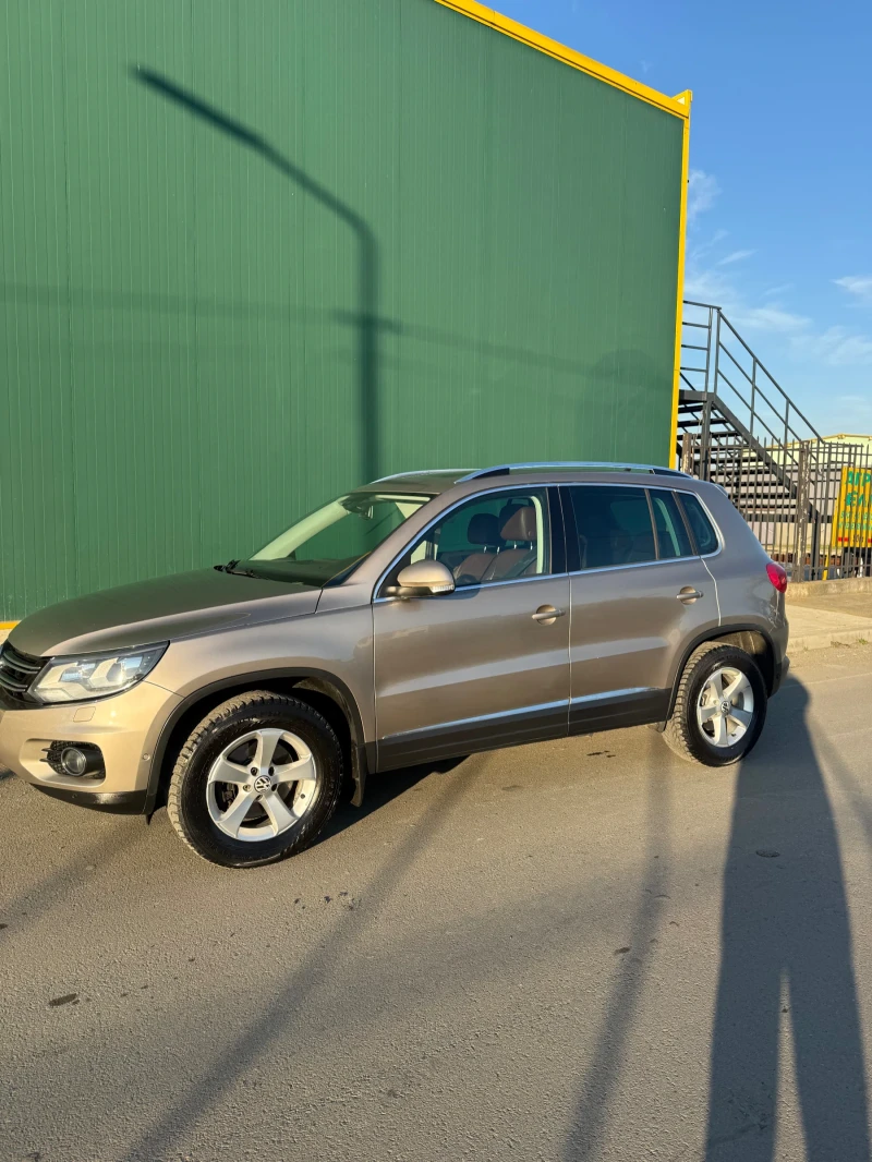 VW Tiguan 2.0, 4х4, Panorama, Full ekstri, снимка 2 - Автомобили и джипове - 52817667
