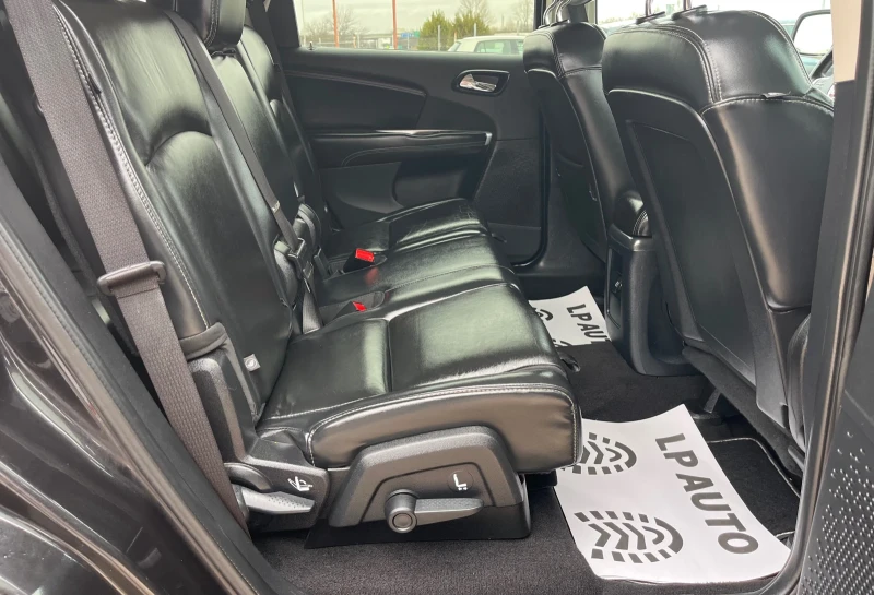 Fiat Freemont 2.0D* 170k.c* AWD* 6+ 1* FULL, снимка 11 - Автомобили и джипове - 53429141