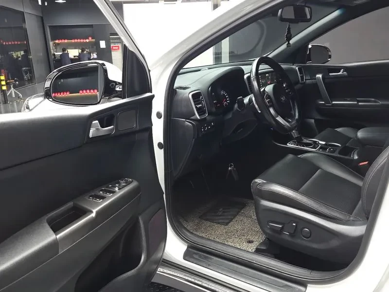Kia Sportage The Bold Diesel 1.6 2Wd Trendy, снимка 10 - Автомобили и джипове - 55015917