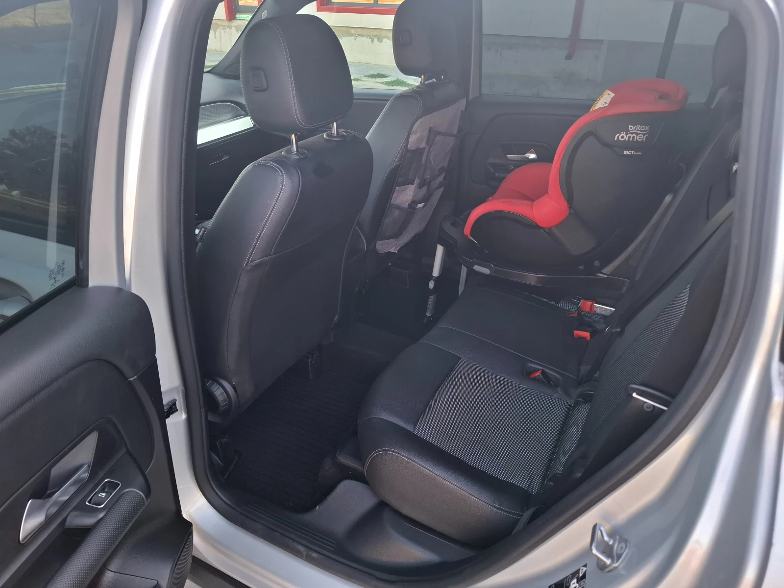 Mercedes-Benz GLB 200d Distronic  | Mobile.bg   11