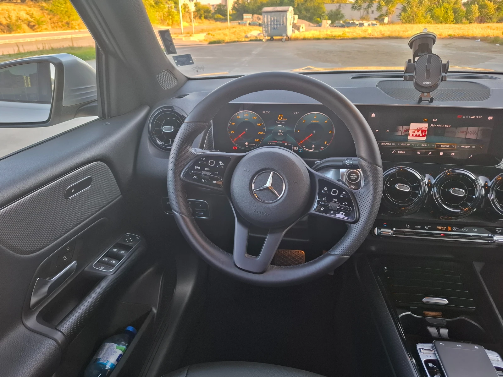 Mercedes-Benz GLB 200d Distronic Гаранционен - изображение 10