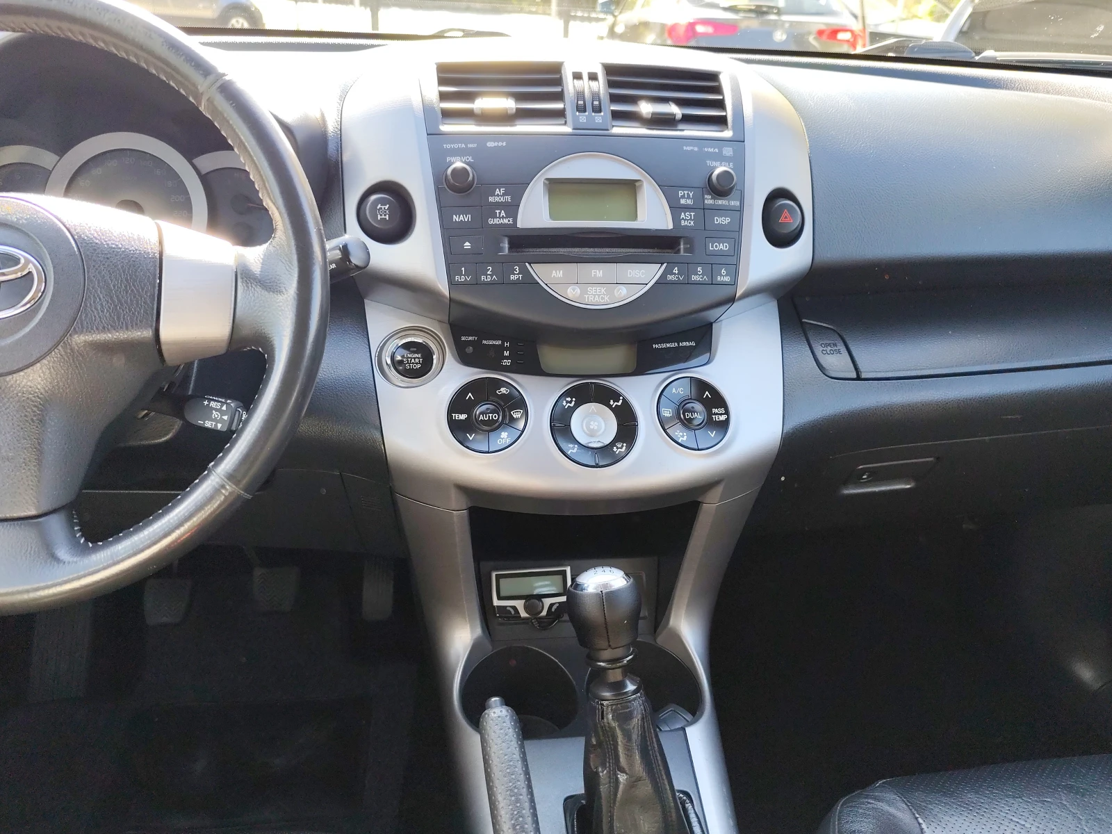 Toyota Rav4 2.2D-4D* 4X4* КОЖА* KLIMATRONIK* ПОДГРЕВ - изображение 9
