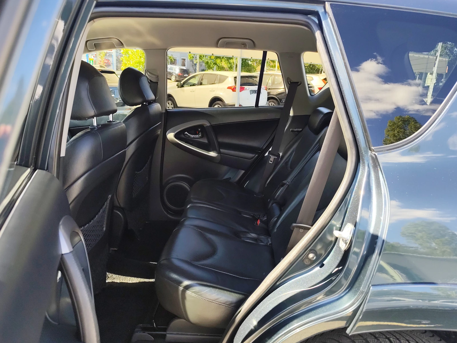 Toyota Rav4 2.2D-4D* 4X4* КОЖА* KLIMATRONIK* ПОДГРЕВ - изображение 10