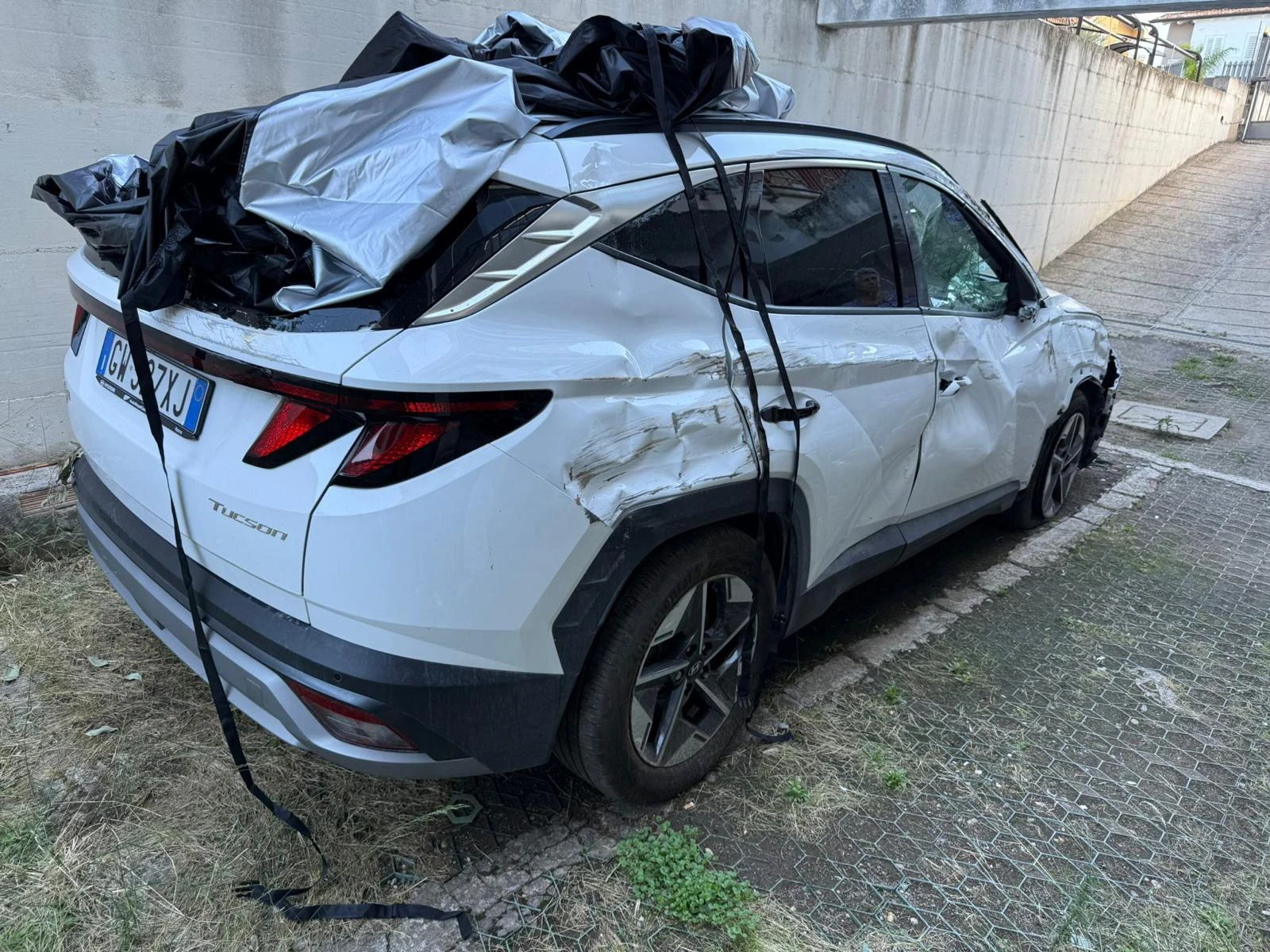 Hyundai Tucson 1.6I HYBRID - изображение 4