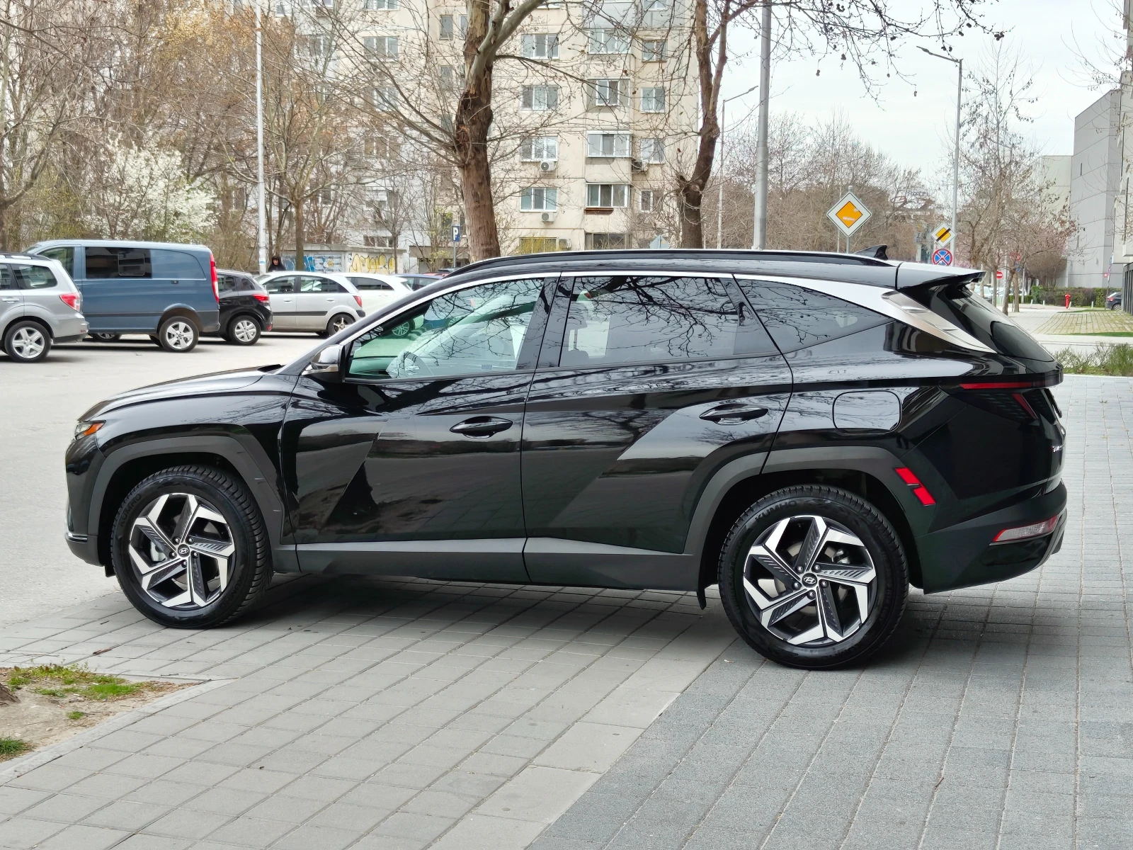 Hyundai Tucson 1.6-T Hybrid AWD, снимка 2 - Автомобили и джипове - 53952499