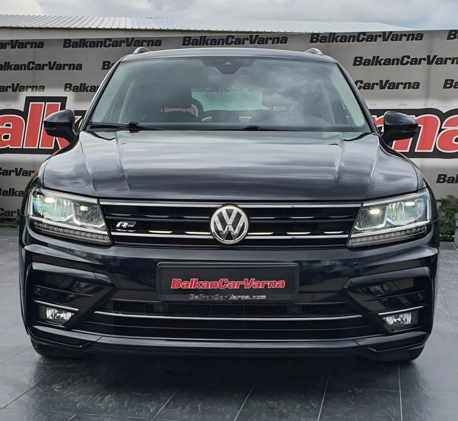 VW Tiguan 1.4TSI , R line Blue Motion Sport, снимка 2 - Автомобили и джипове - 54162297