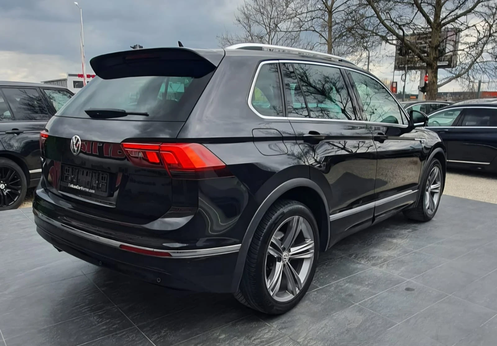 VW Tiguan 1.4TSI , R line Blue Motion Sport, снимка 7 - Автомобили и джипове - 54162297