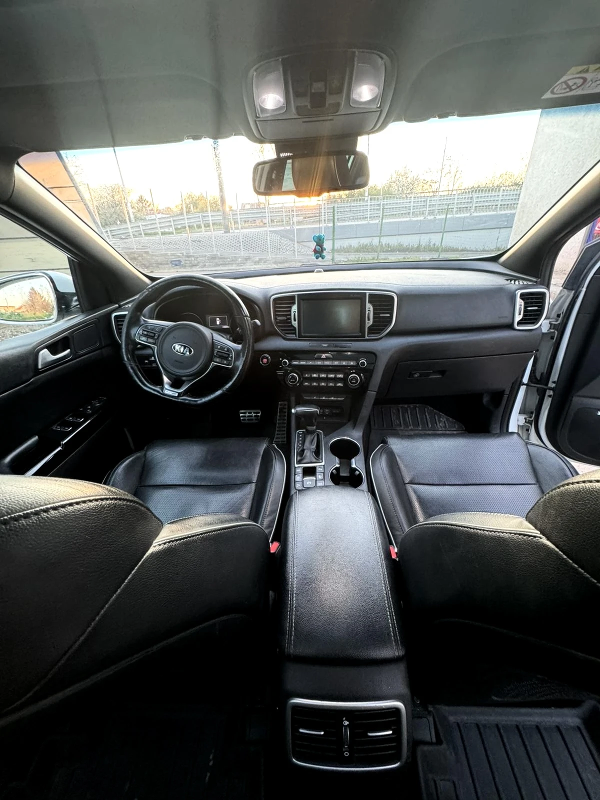 Kia Sportage 1.7 CRDI GT Line/Панорама/Каско/Подгрев/Кожа/, снимка 12 - Автомобили и джипове - 54323030