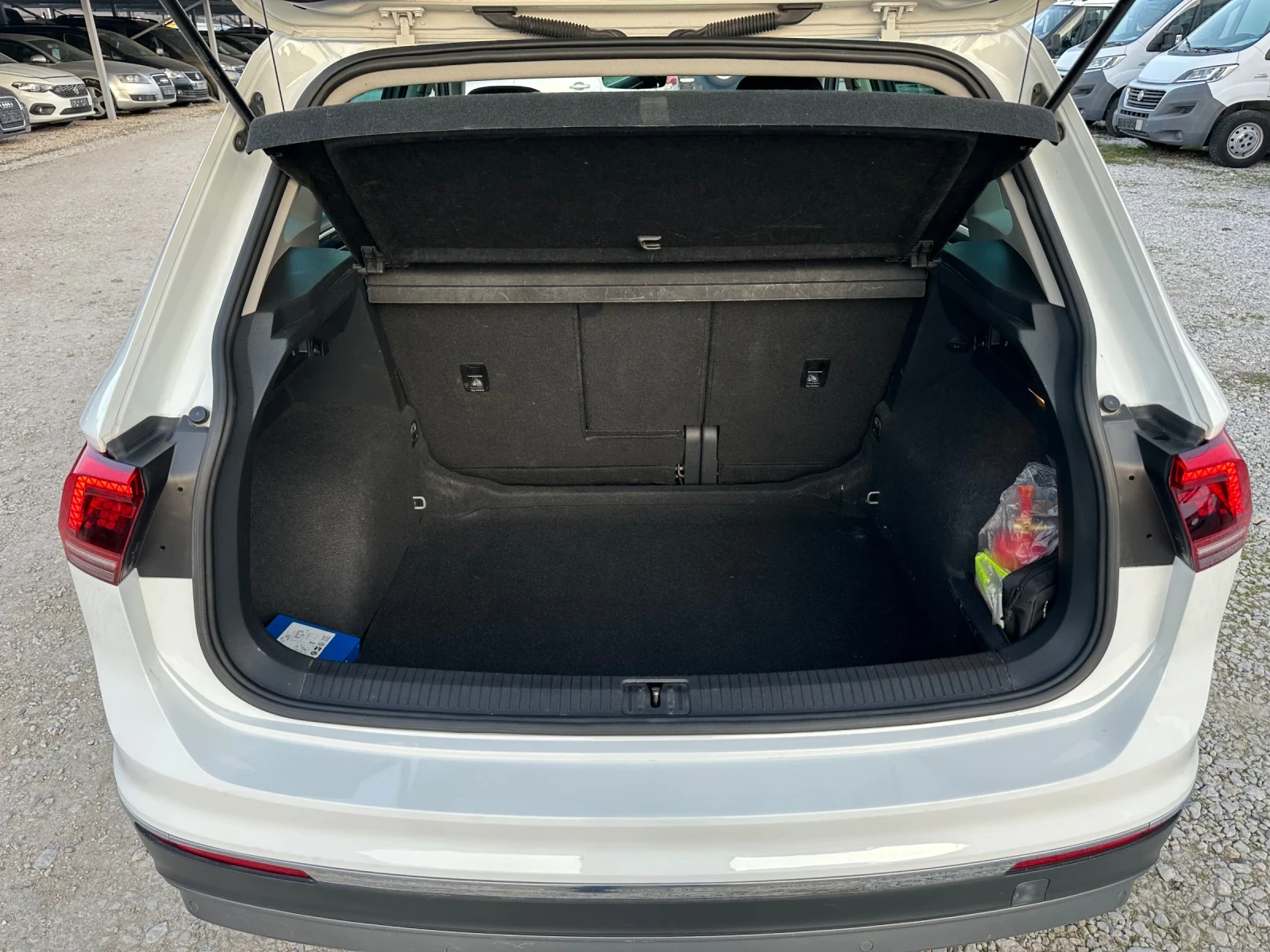 VW Tiguan 2.0TDI~150к.с~АВТОМАТ~, снимка 17 - Автомобили и джипове - 54751897