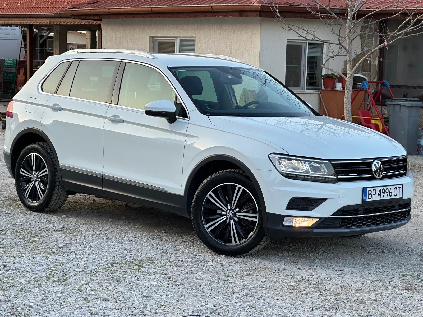 VW Tiguan 2.0TDI~150к.с~АВТОМАТ~, снимка 3 - Автомобили и джипове - 54751897