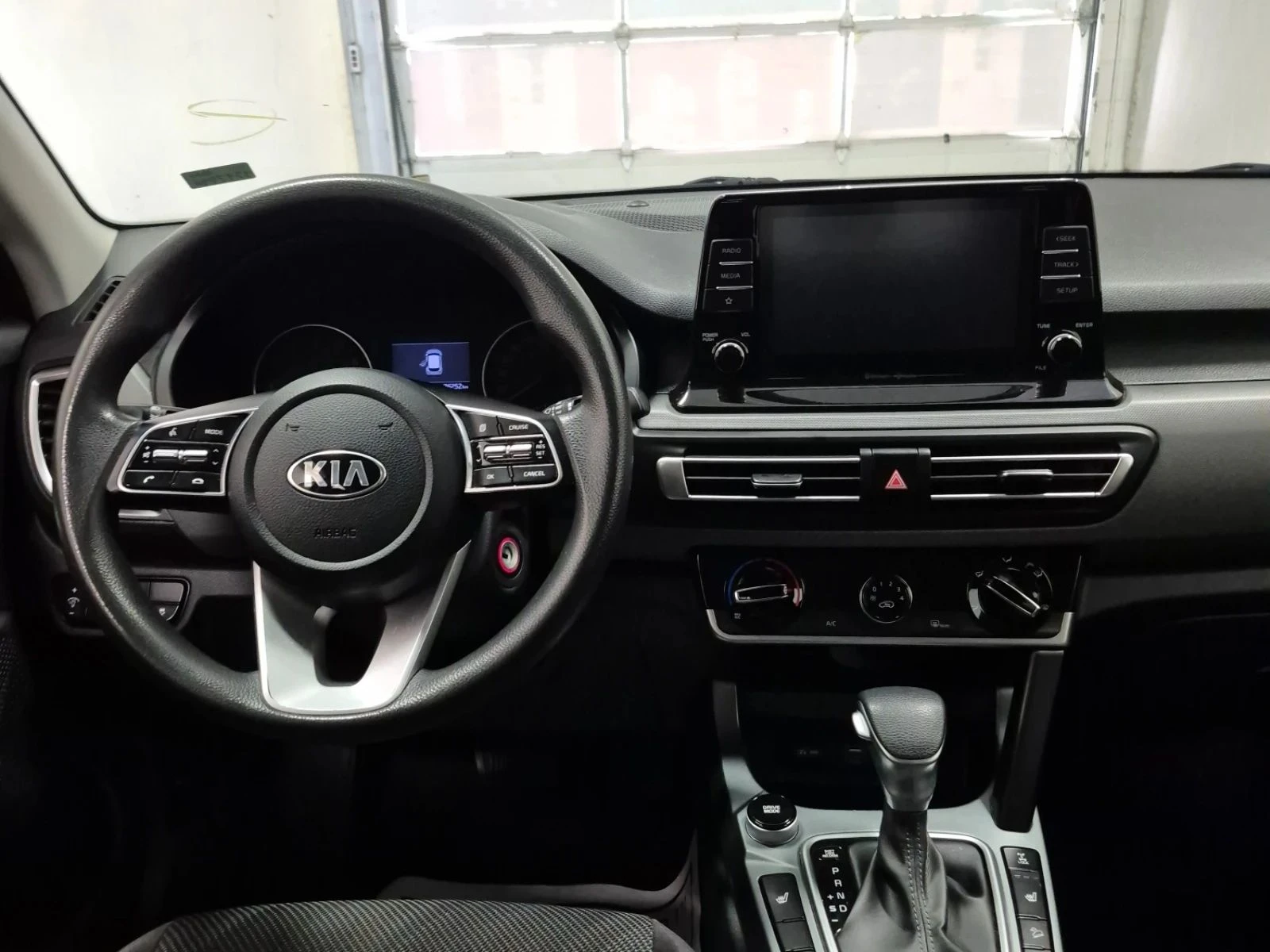 Kia Seltos, снимка 10 - Автомобили и джипове - 56688551