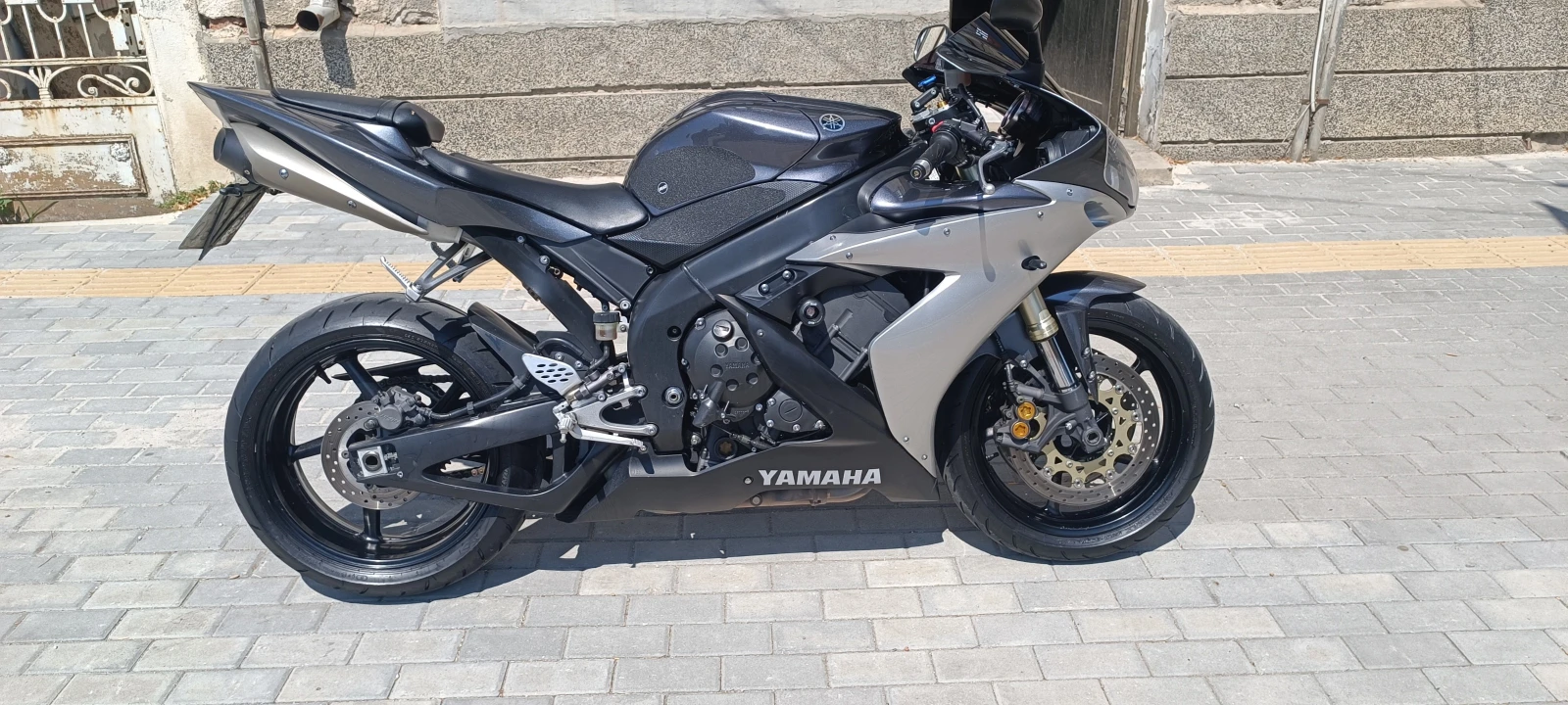 Yamaha YZF-R1 R1
