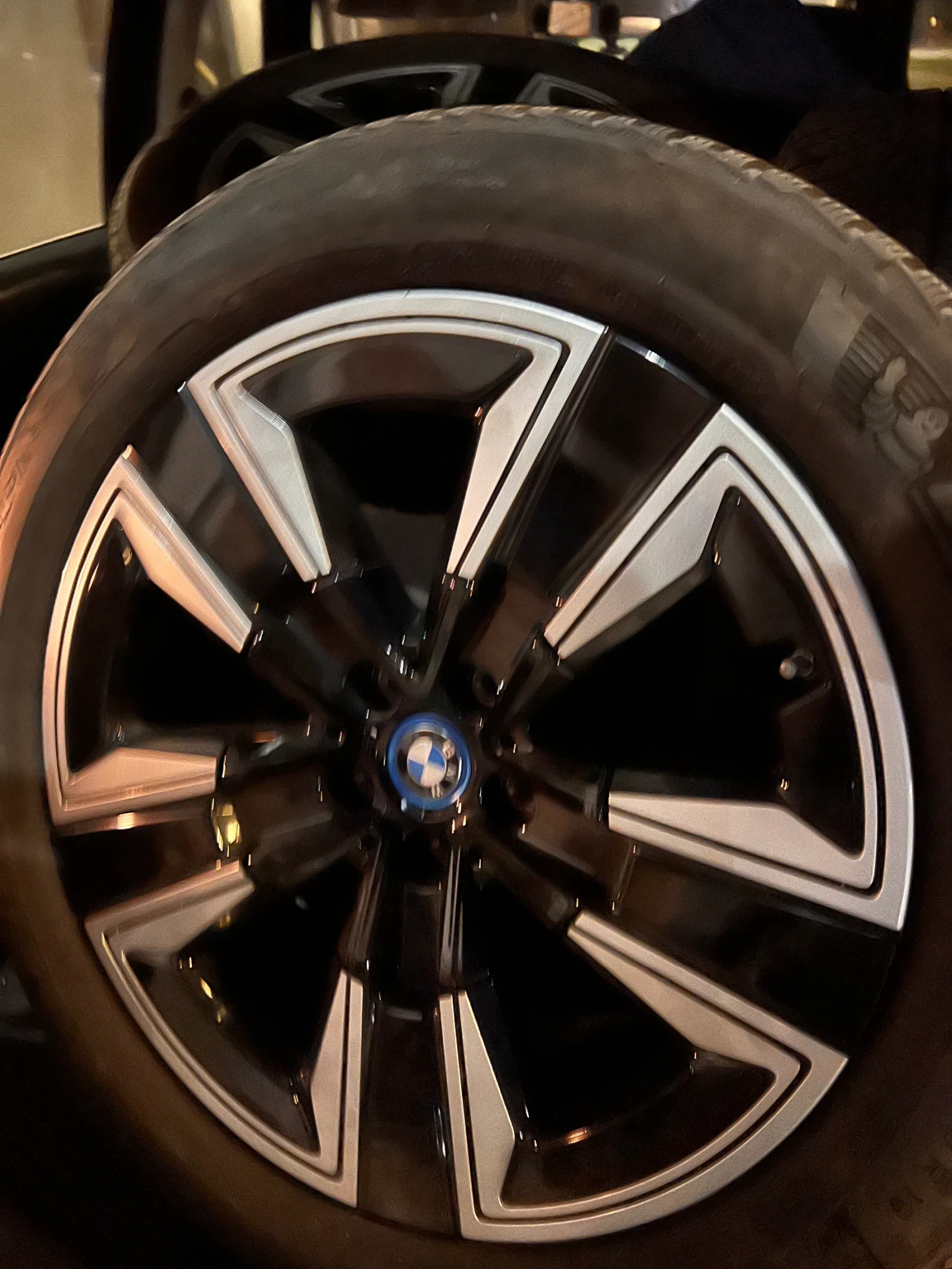 ���� � ������ 245/50R19 �� BMW iX3 | Mobile.bg � ����������� 4