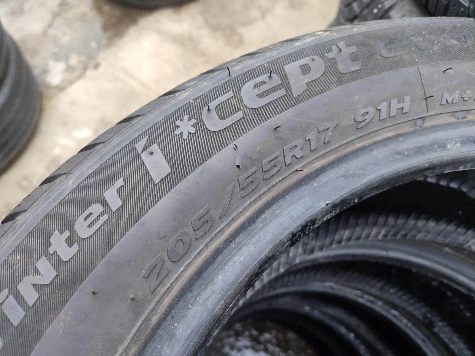 Гуми Зимни 205/55R17, снимка 10 - Гуми и джанти - 54000345