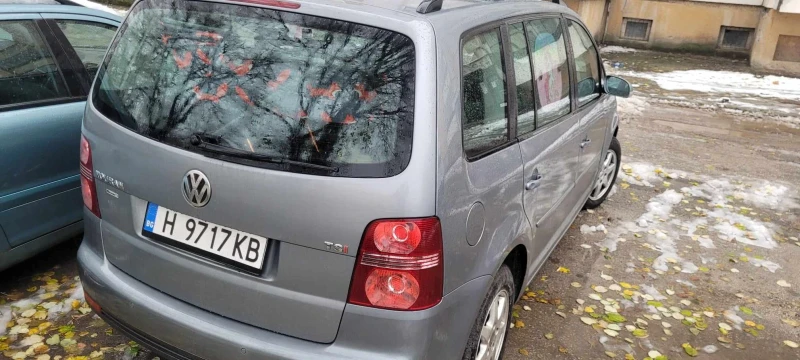 VW Touran, снимка 3 - Автомобили и джипове - 47220076