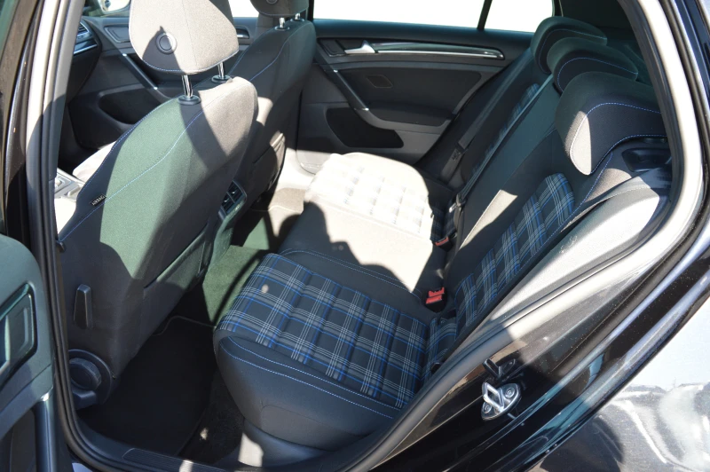 VW Golf GTE-Plug-in Hybrid, снимка 11 - Автомобили и джипове - 50891474
