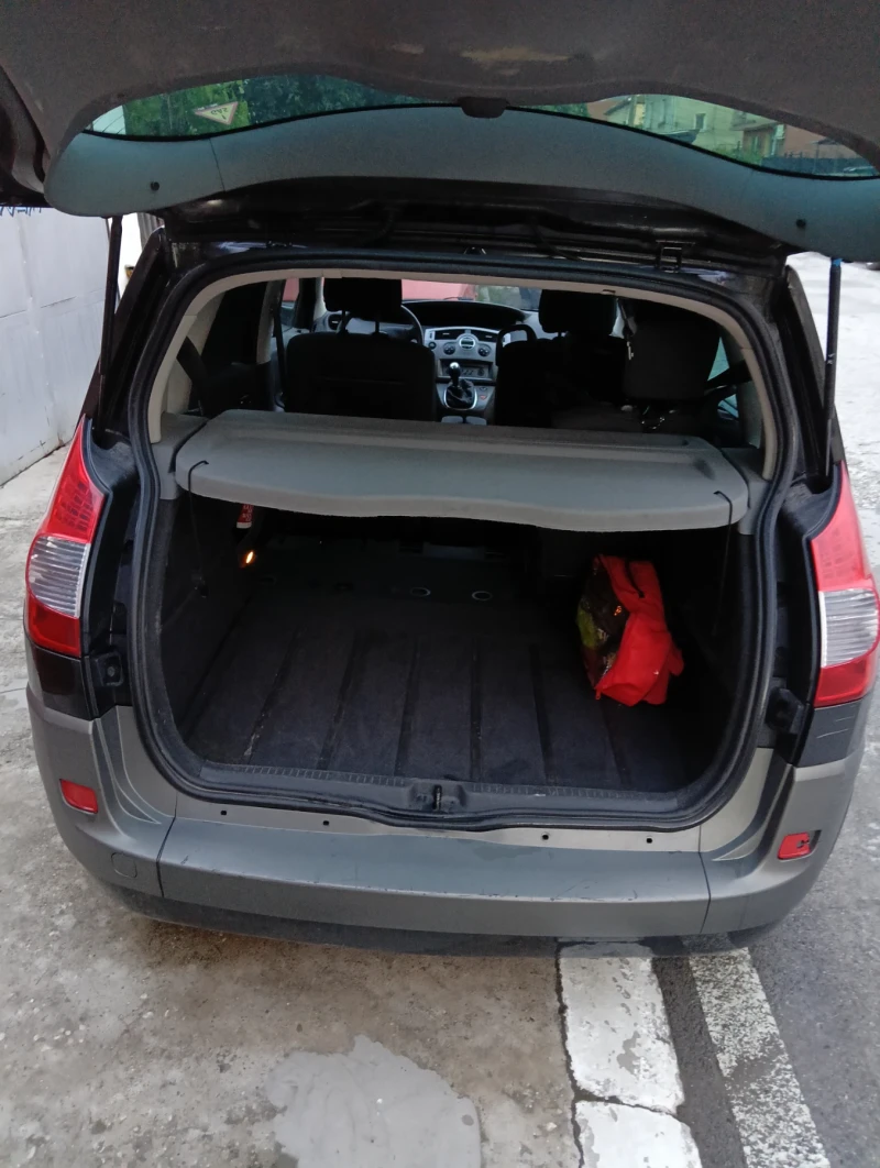 Renault Scenic, снимка 6 - Автомобили и джипове - 51075927