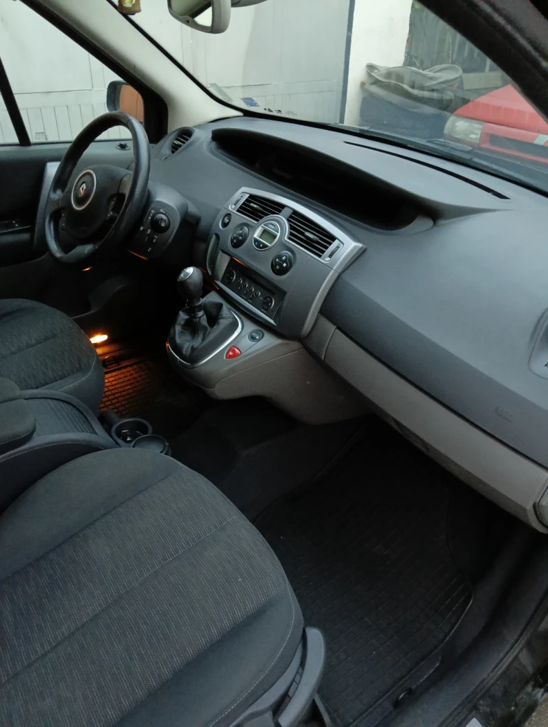 Renault Scenic, снимка 5 - Автомобили и джипове - 51075927
