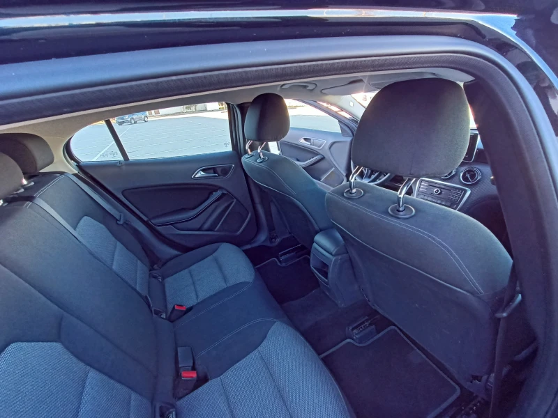 Mercedes-Benz GLA 180 -= 96.000 Km= -, снимка 14 - Автомобили и джипове - 53090919