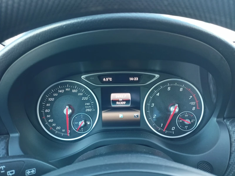 Mercedes-Benz GLA 180 -= 96.000 Km= -, снимка 12 - Автомобили и джипове - 53090919