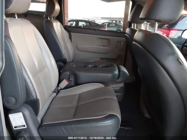 Kia Sedona, снимка 12 - Автомобили и джипове - 48696759