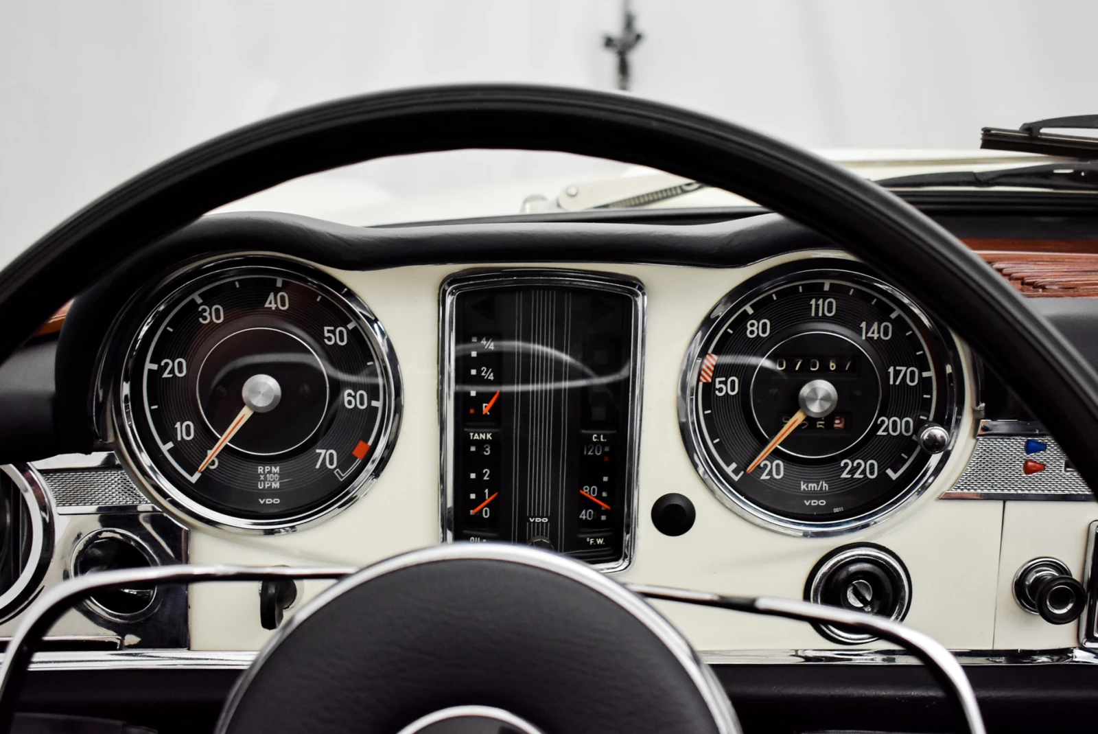 Mercedes-Benz 230 SL Pagoda | Mobile.bg   17